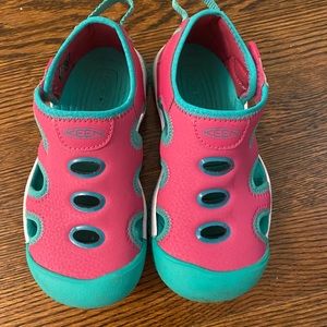 Keen girls size 11 pink sandal VGUC